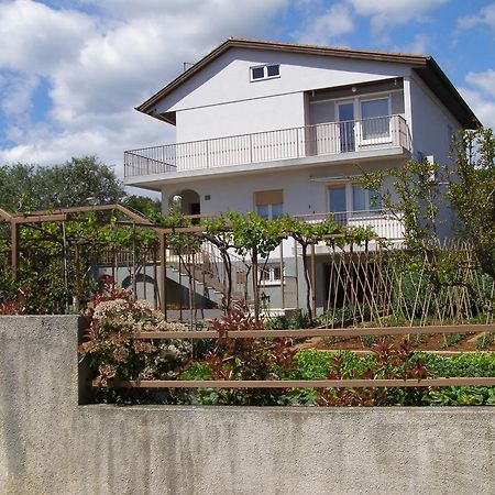 Apartment Vallelunga Pula Bagian luar foto