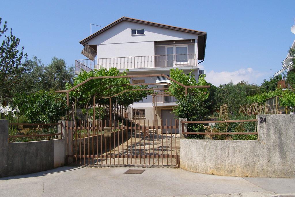 Apartment Vallelunga Pula Ruang foto